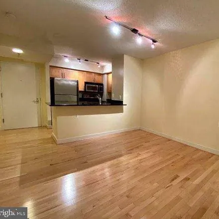 Image 6 - The Chase at Bethesda, 7500 Woodmont Avenue, Bethesda, MD 22814, USA - Apartment for rent