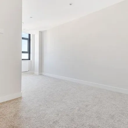 Image 3 - O Calhau, 410 Staines Road, London, TW14 8BT, United Kingdom - Apartment for rent
