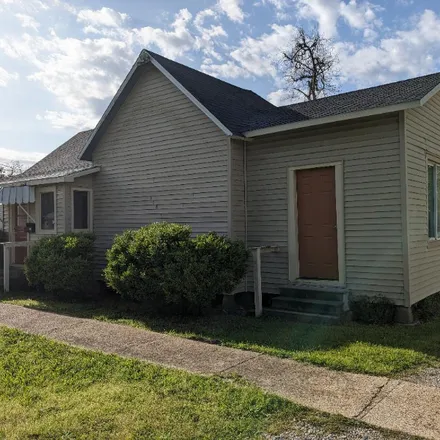 Rent this 3 bed house on 518 E Cedar Street