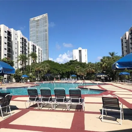 Image 3 - Plaza of the Americas Building 2, North Bay Road, Sunny Isles Beach, FL 33160, USA - Condo for rent