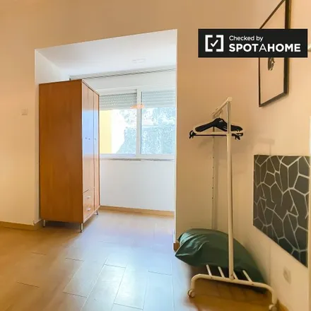 Rent this 4 bed room on Rua Cavaleiro de Oliveira 47 in 1170-088 Lisbon, Portugal
