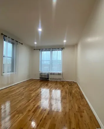 Image 5 - 58-03 Calloway Street, New York, NY 11368, USA - Apartment for rent