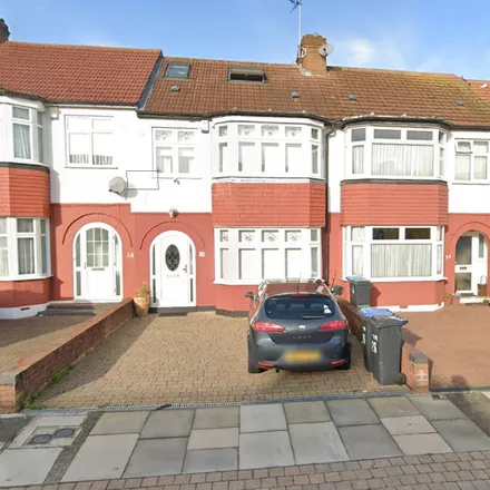 Rent this 4 bed townhouse on New Park Avenue in London, N13 5LZ