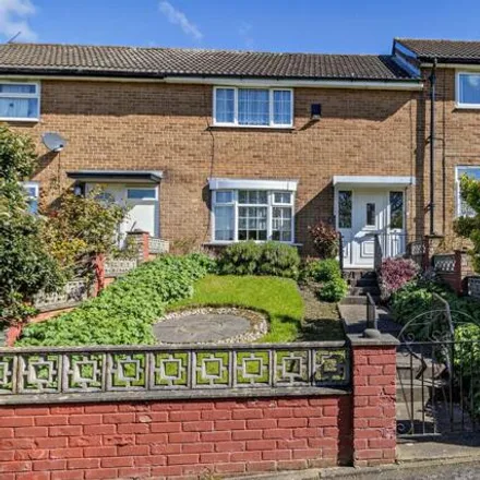 Buy this 2 bed townhouse on 41 Farrow Bank in Leeds, LS12 3TA