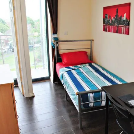 Rent this 3 bed room on unnamed road in London, W3 7EJ
