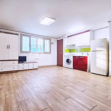 Rent this studio apartment on 부산광역시 수영구 광안동 702-2