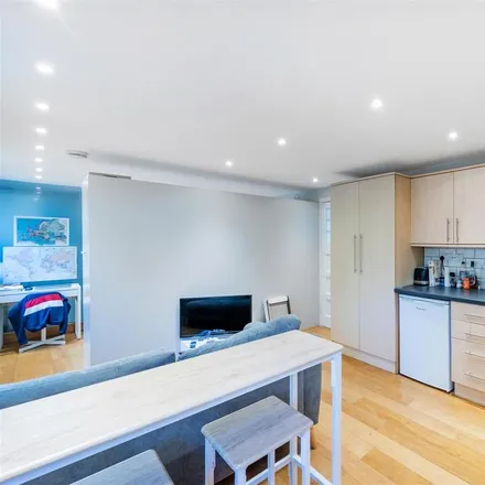 Rent this studio apartment on Bushey Court in London, SW20 0JF