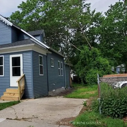 Buy this 3 bed house on Muse SE in 501 Eastern Avenue Southeast, Grand Rapids