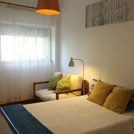 Image 7 - Praceta Manuel Maria Barbosa du Bocage, Carnaxide, Portugal - Apartment for rent