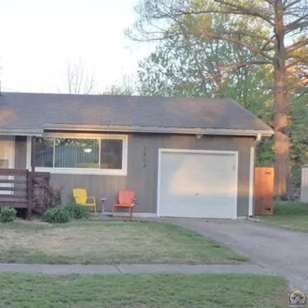 Buy this 3 bed house on 2804 Southwest Sunset Road in Topeka, KS 66614
