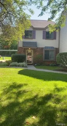 Rent this 2 bed townhouse on 1567 Streamwood Court in Rochester Hills, MI 48309