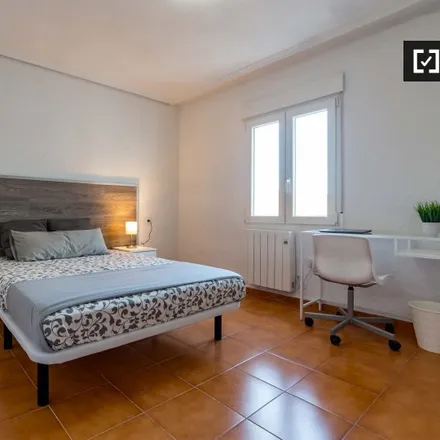 Rent this 6 bed room on Col·legi d'Educació Infantil i Primària Max Aub in Carrer del Pare Urbà, 46009 Valencia