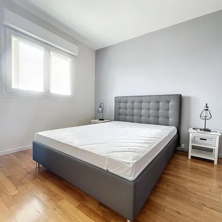 Rent this 3 bed apartment on Bibliothèque in Square Lucien Leclaire, 10120 Saint-André-les-Vergers