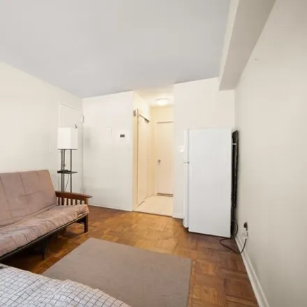 Image 4 - 431 East 82nd Street, New York, NY 10028, USA - Apartment for sale