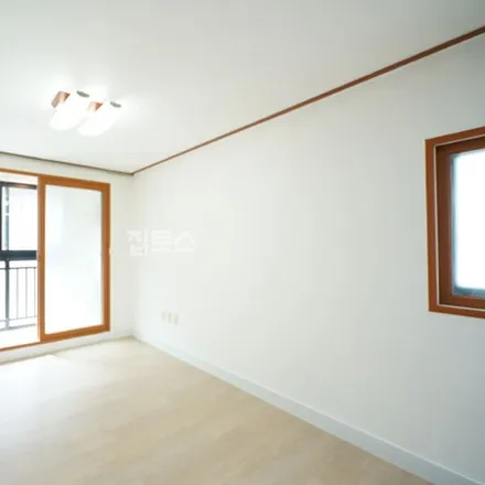 Rent this 2 bed apartment on 서울특별시 강남구 역삼동 657-1