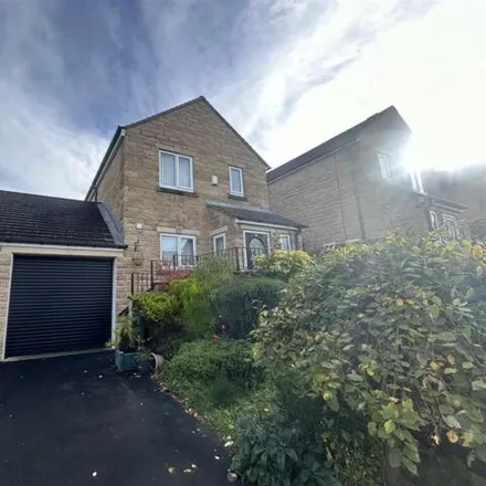 Buy this 3 bed house on Ferndale Court in Kirklees, HD2 1TZ