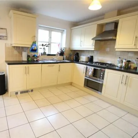 Image 5 - 18 Groves Close, Colchester, CO4 5BP, United Kingdom - Townhouse for sale