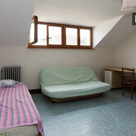 Rent this 5 bed room on Chaussée de Forest - Vorstse Steenweg 74 in 1060 Saint-Gilles - Sint-Gillis, Belgium