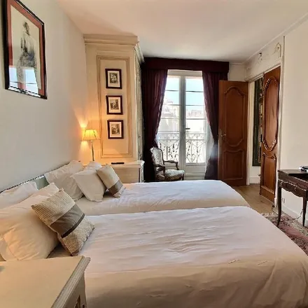 Rent this 3 bed apartment on 11 Rue d'Arcole in 75004 Paris, France