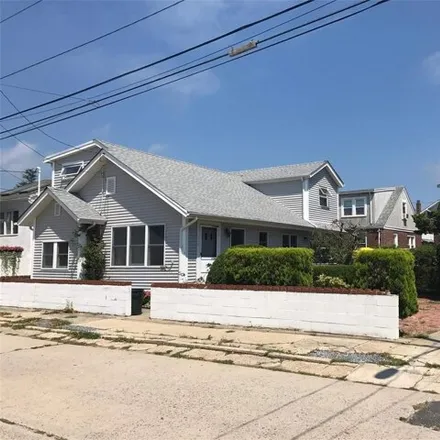 Rent this 4 bed house on 116 Hewlett Avenue in Point Lookout, Hempstead