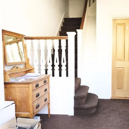 Image 2 - Springboard Tuition / Bramley Bank Short Stay School, 170 Sanderstead Road, London, CR2 0LY, United Kingdom - Apartment for rent