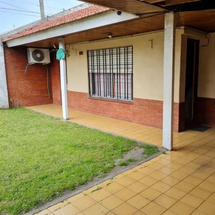 Buy this 2 bed house on Hungría 199 in Partido de Lomas de Zamora, San José