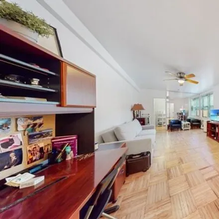 Image 5 - 9040 Fort Hamilton Parkway, New York, NY 11209, USA - Apartment for sale