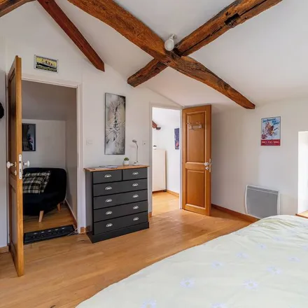 Rent this 3 bed house on La Réorthe in Rue du Lay, 85210 Féole