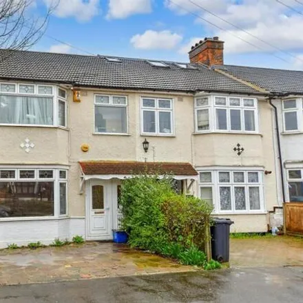 Buy this 3 bed townhouse on Ardwell Avenue in London, IG6 1AN