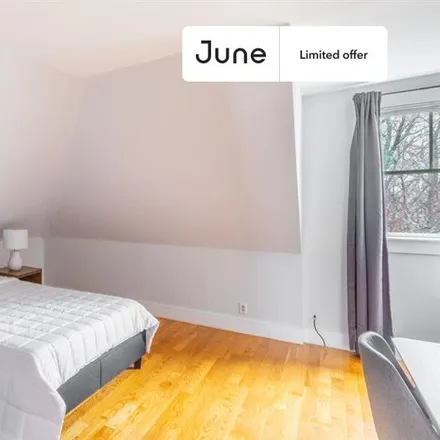 Rent this 1 bed room on fooda in Central Street, Boston