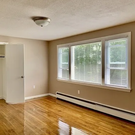 Image 4 - 29 Walker Avenue Extension, Milford, MA 01757, USA - Apartment for rent