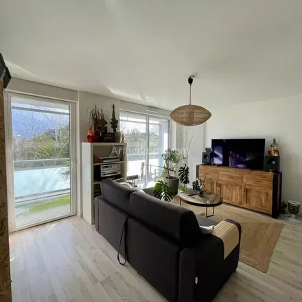 Rent this 4 bed apartment on 22 Mail Félix Leclerc in 35135 Chantepie, France