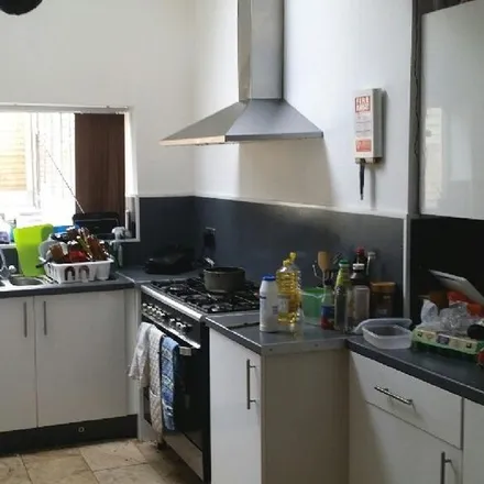 Rent this 6 bed room on 26 Midland Avenue in Nottingham, NG7 2FD