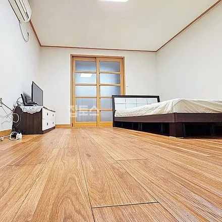 Rent this studio apartment on 부산광역시 수영구 광안동 662-45