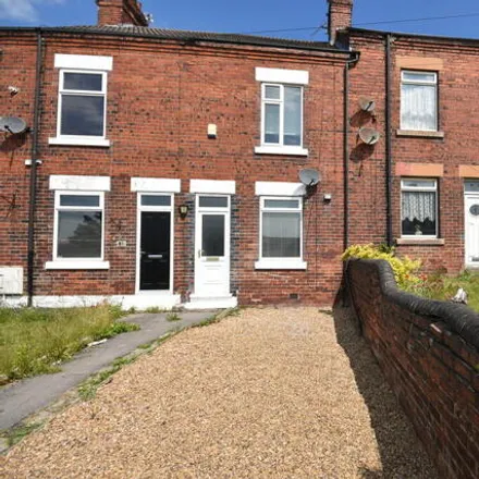 Rent this 3 bed townhouse on Oldgate Lane in Dalton, S65 4JX