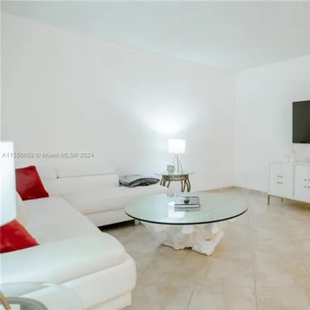 Image 2 - 687 Pine Drive, Cypress Isles Estates, Pompano Beach, FL 33060, USA - Condo for rent