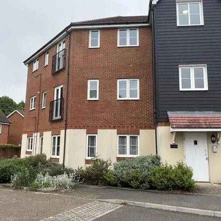 Rent this 2 bed apartment on Waxwing Park in Bracknell, RG12 8DQ