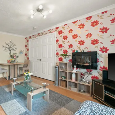 Image 3 - Elmslie Court, Glasgow, G69 7NZ, United Kingdom - Townhouse for sale