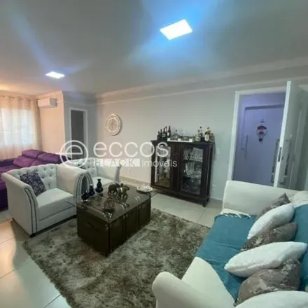 Rent this 4 bed apartment on Rua Teixeira Santana in Fundinho, Uberlândia - MG