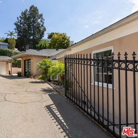 Image 5 - 1670 North Crescent Heights Boulevard, Los Angeles, CA 90069, USA - House for sale