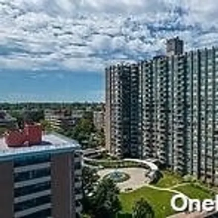 Image 3 - 166-25 Powells Cove Boulevard, New York, NY 11357, USA - Condo for sale