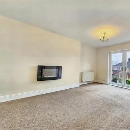 Image 3 - Hillside Close, Manchester, M40 9PQ, United Kingdom - Duplex for sale