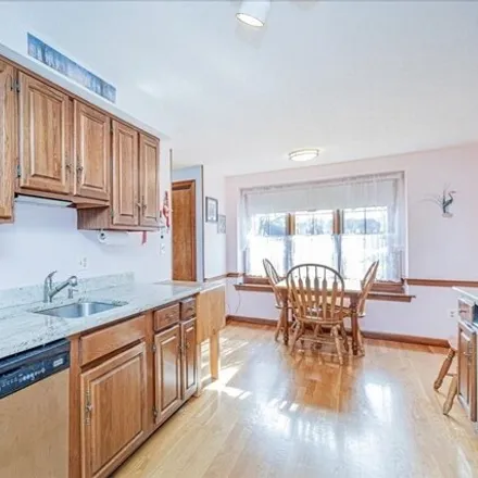 Image 6 - 46 Carriage Way, Tapleyville, Danvers, MA 01923, USA - Condo for sale