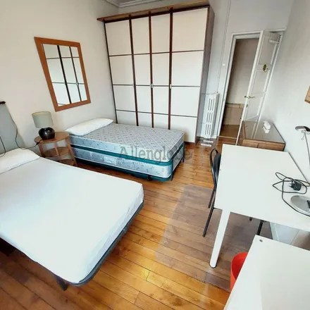 Image 4 - Calle Seminario, 33007 Oviedo, Spain - Apartment for rent