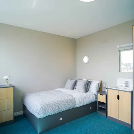 Image 2 - 8 Roxburgh Place, City of Edinburgh, EH8 9SU, United Kingdom - Apartment for rent