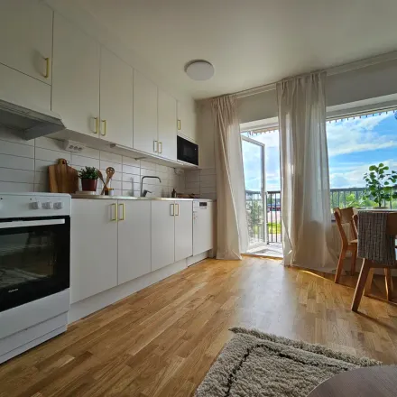 Rent this 2 bed apartment on Vårdcentralen Kasernhöjden in Infanterigatan 35, 653 40 Karlstad