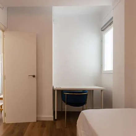 Image 2 - Carrer de Fra Pere Vives, 46009 Valencia, Spain - Apartment for rent