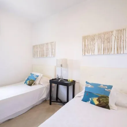 Rent this 3 bed apartment on Mezquita de Marbella in Bulevar del Príncipe Alfonso de Hohenlohe, 29602 Marbella