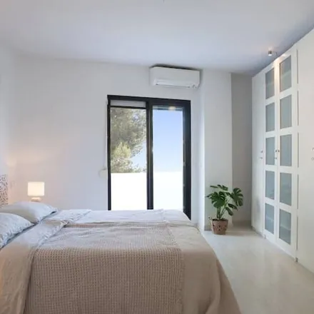 Rent this 2 bed townhouse on Mezquita de Marbella in Bulevar del Príncipe Alfonso de Hohenlohe, 29602 Marbella