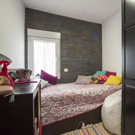Rent this 3 bed room on Calle del Corregidor Rodrigo Rodríguez in 25, 28030 Madrid